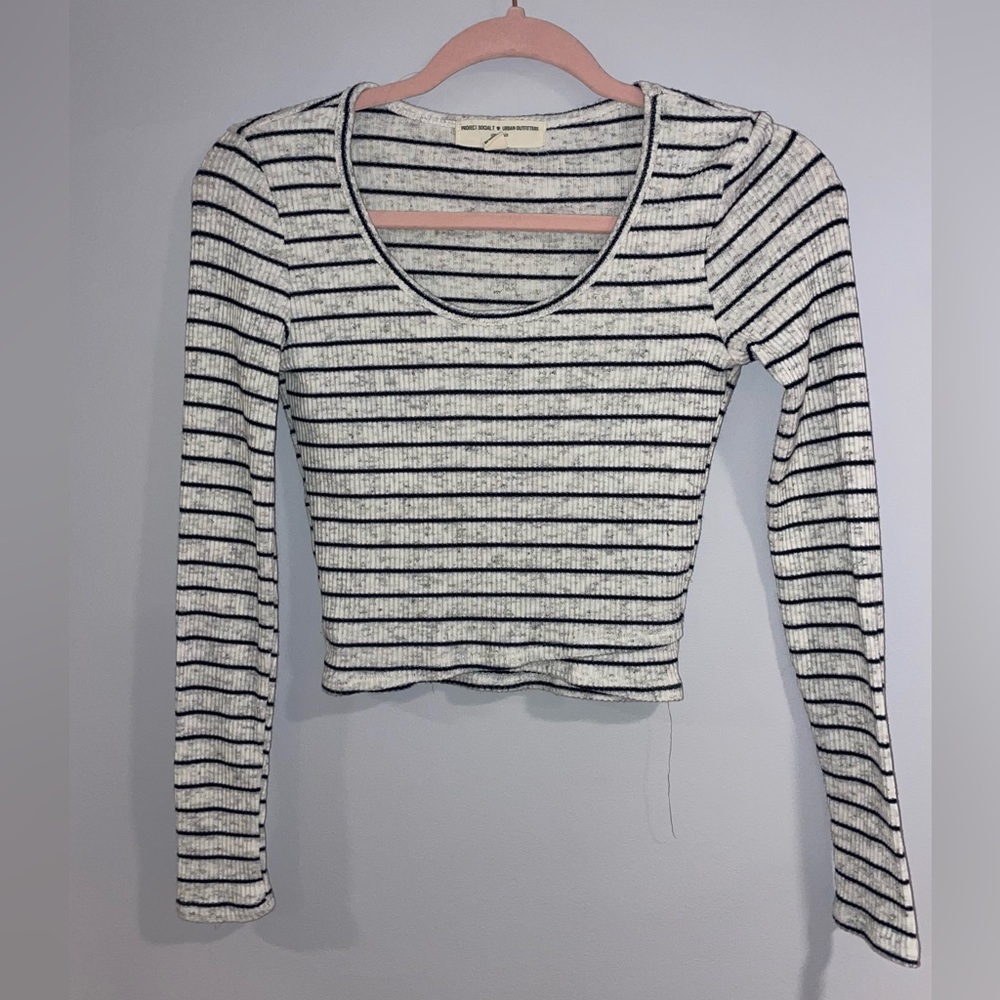 urban outfitters long sleeve crop top